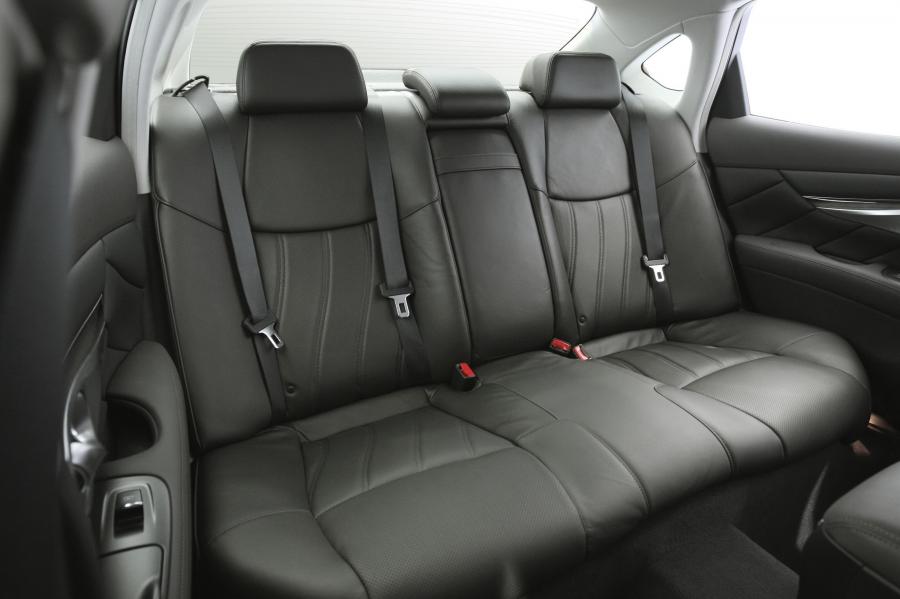  Infiniti M35 Hybrid 2011 года  (фото 2 из 13)